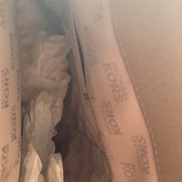 Michael Kors Purse! - Picture 6 of 9